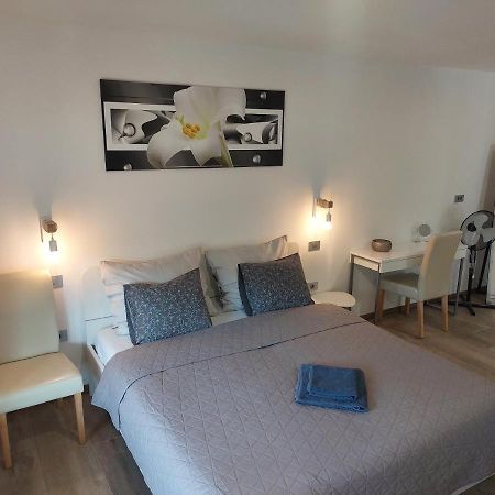 Apartment Cecil Ізола Екстер'єр фото