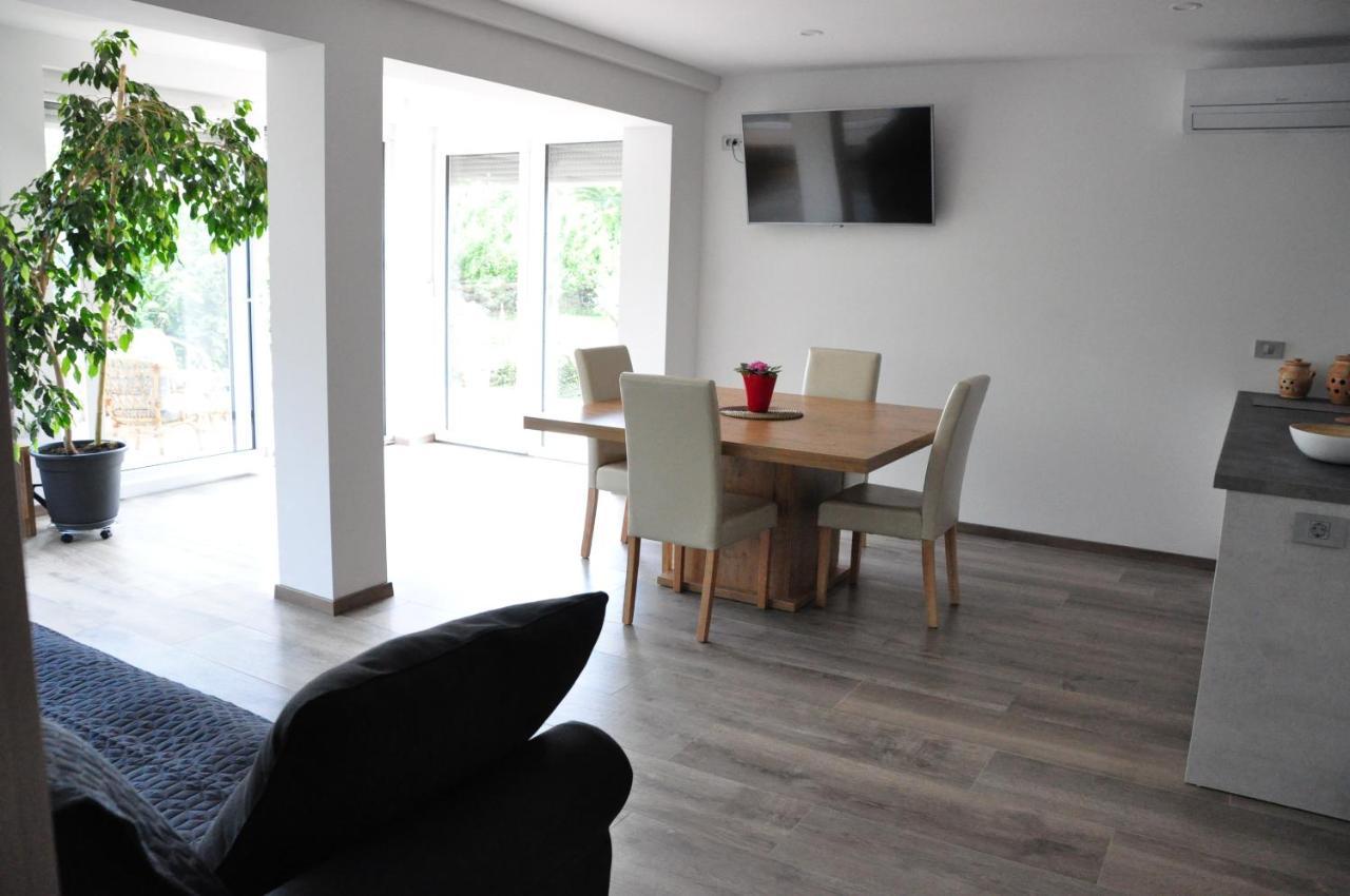 Apartment Cecil Ізола Екстер'єр фото
