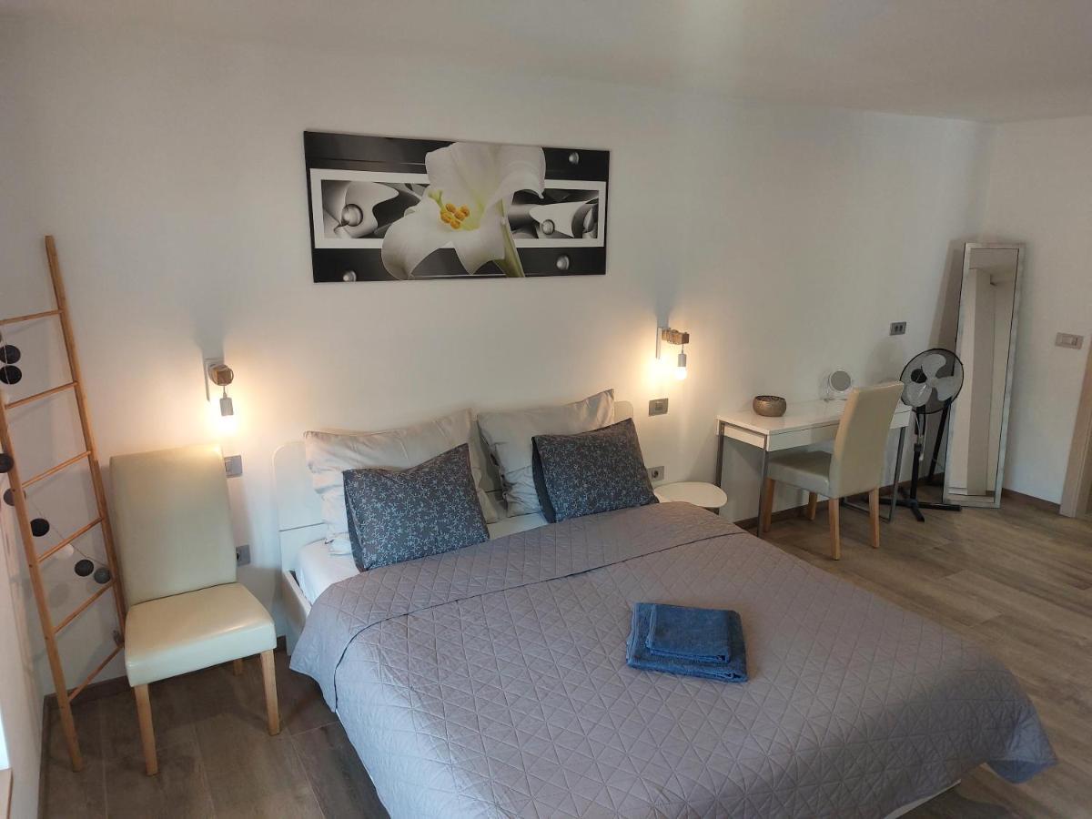 Apartment Cecil Ізола Екстер'єр фото